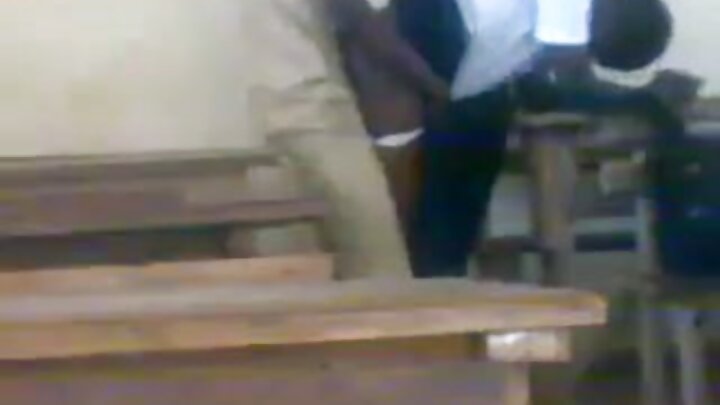 Nilicheza na matiti makubwa na kumtongoza ng'ombe kwenye matako