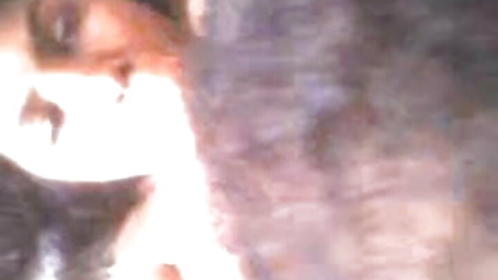 Wanafunzi wa chuo cha upishi wanafanya ngono na wasagaji na tango badala ya kusoma.
