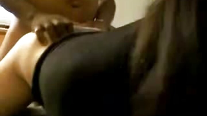 Mwanamke wa Asia alifanyiwa mapenzi na watu wapya.