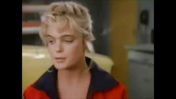 Mweusi mwenye nywele za blonde alipokea uume kwenye matiti yake ya asili baada ya ngono ya mkundu.