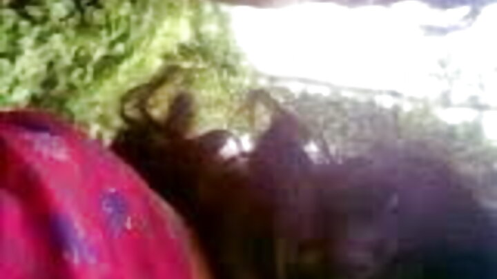 Mpenzi aliyechorwa anafurahia ngono kali baada ya koo kubwa.