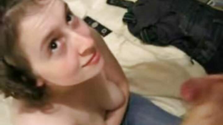 Safari ya klabu ya usiku inaishia kwenye ngono ya mkundu kwa msichana mwembamba wa rangi ya blonde.