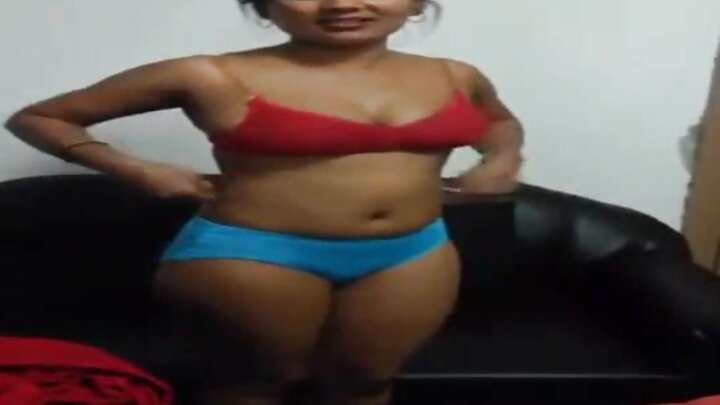 Wanawake wenye matiti makubwa hufurahia kupamba vipande vya wapenzi wao.