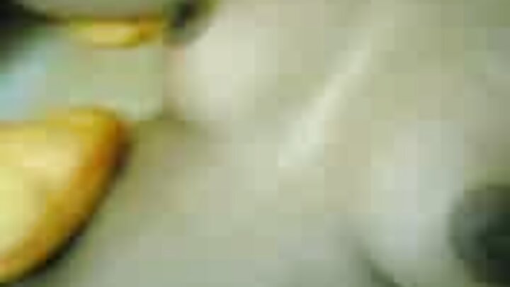 Msichana alimpiga mwanaume kwenye boti na kujitoa kwake akiwa kwenye uume.