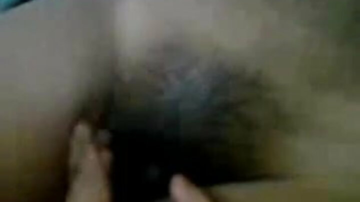 Msanii wa picha na msichana mweusi mwenye tatoo walifanya ngono kitandani baada ya kukutana kwenye bustani.